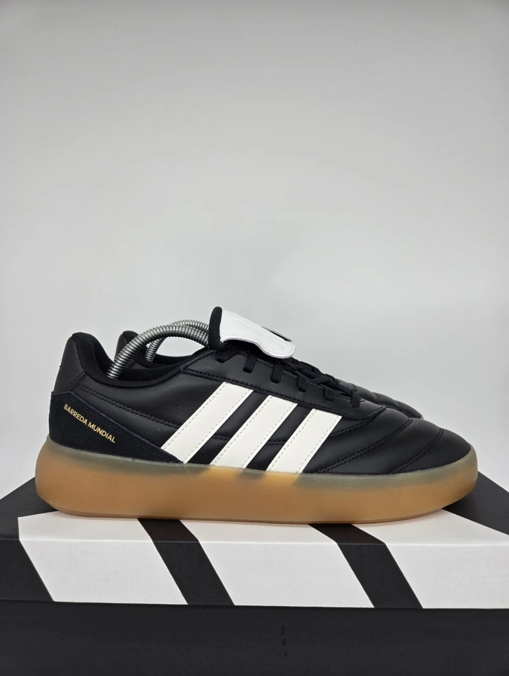 adidas Men's Barreda Mundial HQ2351 Black White Gum Shoes Size 9.5 New